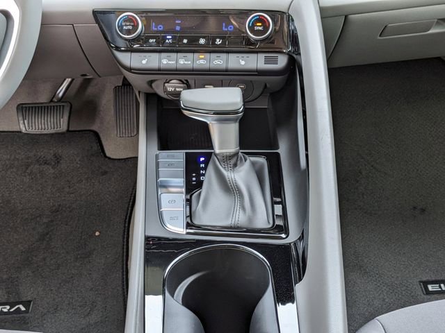 Certified 2025 Hyundai Elantra SEL FWD image 18
