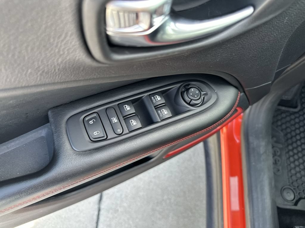 Used 2020 Jeep Compass Trailhawk w/ Cold Weather Group AWD/4WD image 24