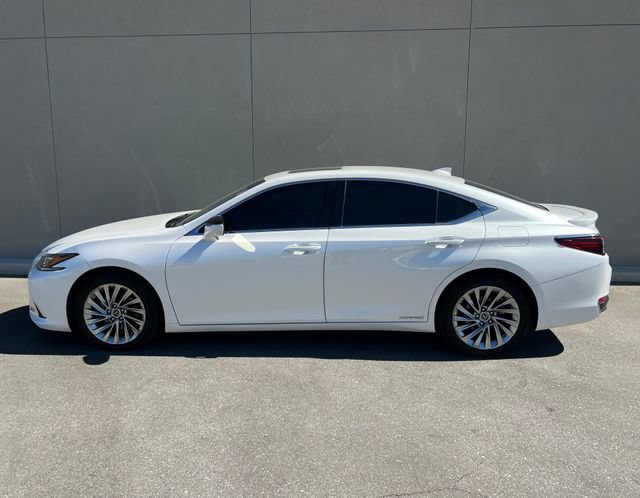 Used 2021 Lexus ES 300h w/ Accessory Package FWD image 4