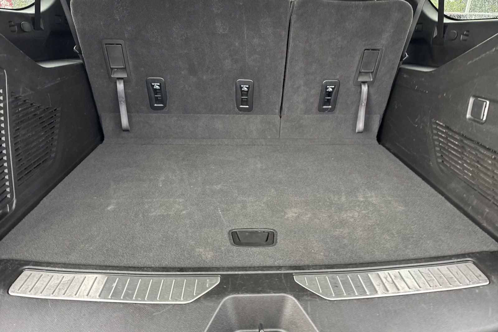 Used 2025 Chevrolet Suburban Z71 AWD/4WD image 15