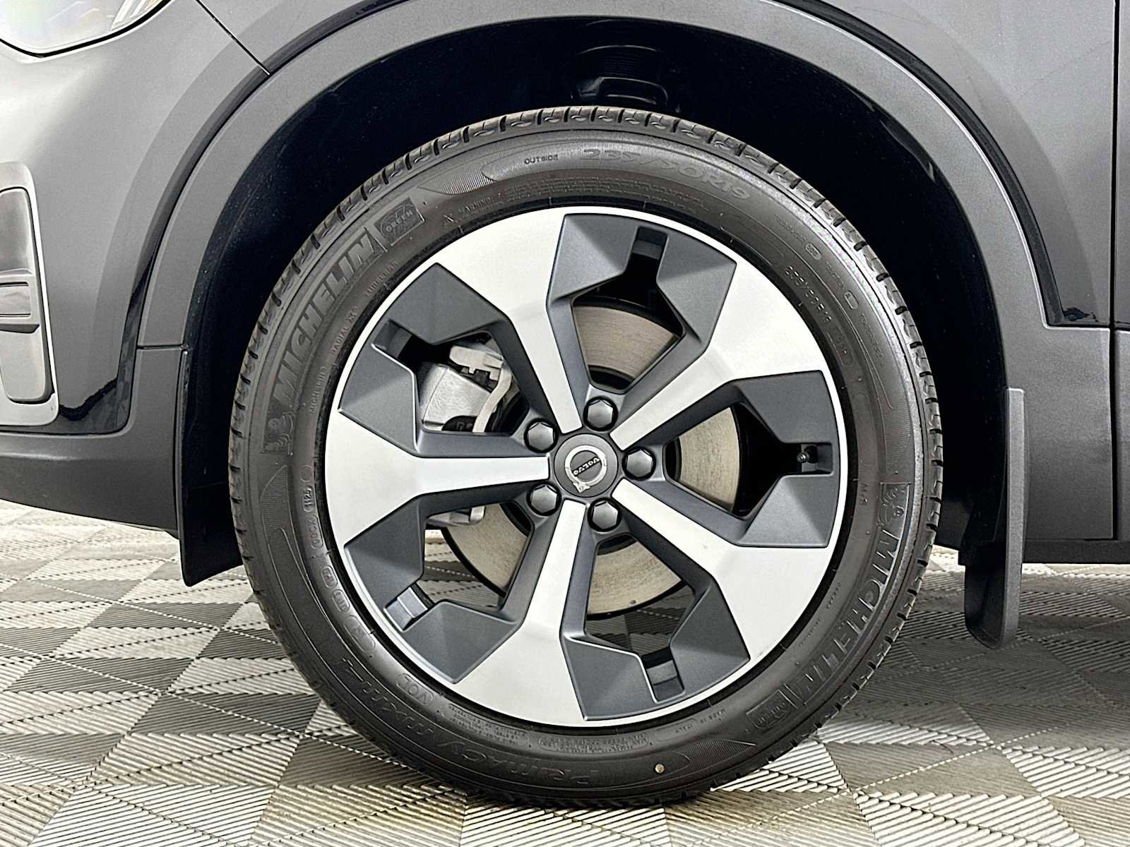 Used 2025 Volvo XC40 B5 Core w/ Climate Package image 30