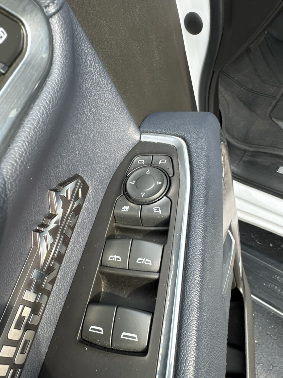 Used 2023 Chevrolet Silverado 1500 High Country w/ High Country Premium Package AWD/4WD image 17