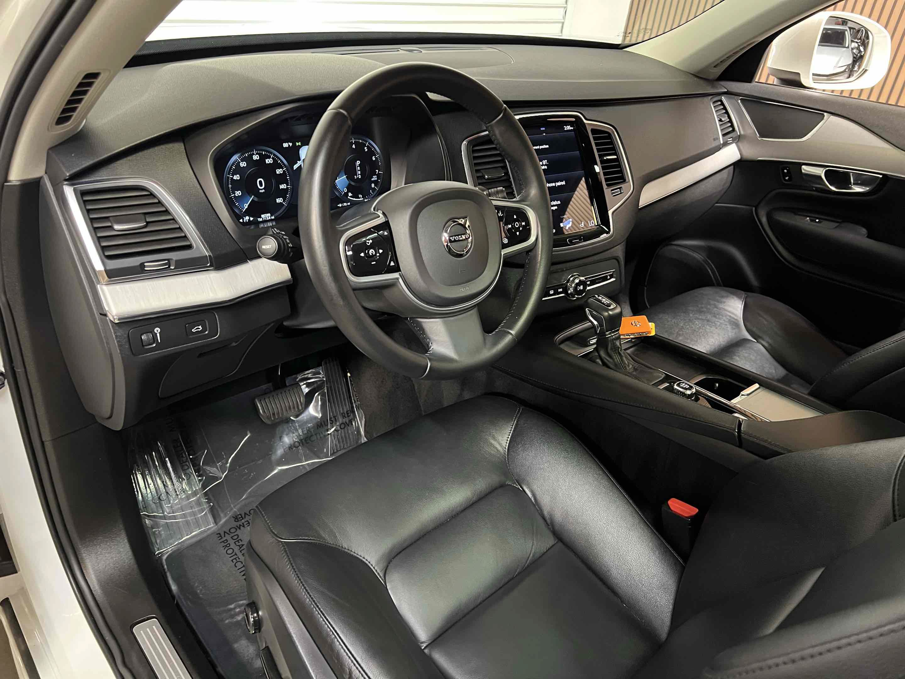 Used 2022 Volvo XC90 T5 Momentum AWD/4WD image 3