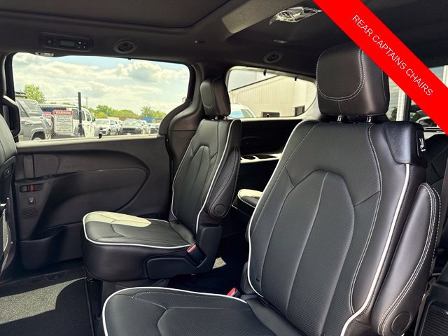 New 2027 Chrysler Pacifica Limited w/ Family Tech Group FWD image 16