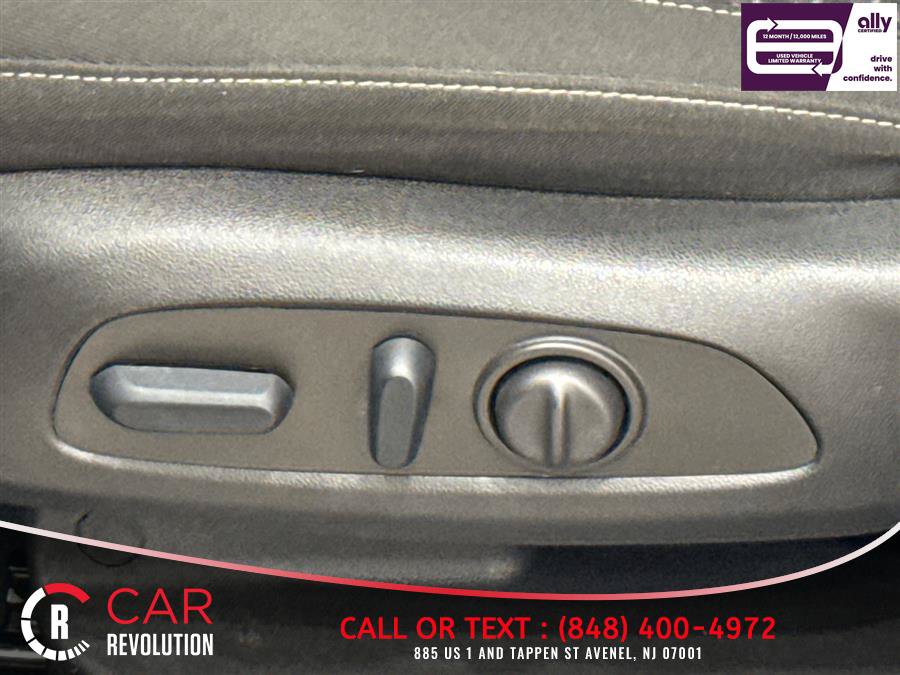 Used 2023 GMC Acadia SLE w/ Driver Convenience Package FWD image 14
