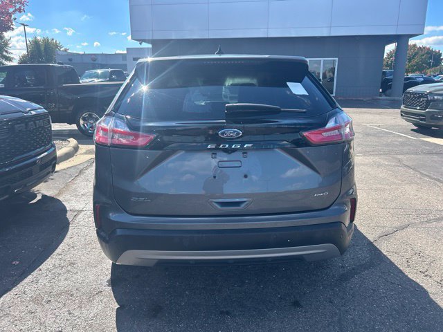 Used 2024 Ford Edge SEL w/ Convenience Package AWD/4WD image 3