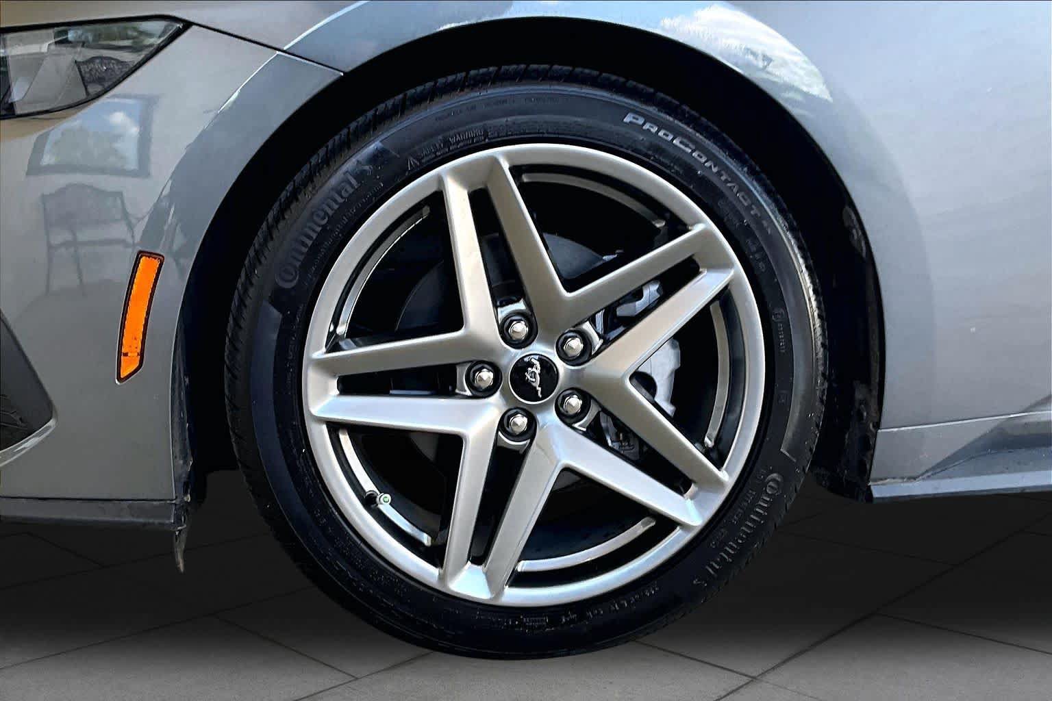 Used 2025 Ford Mustang Coupe RWD image 9