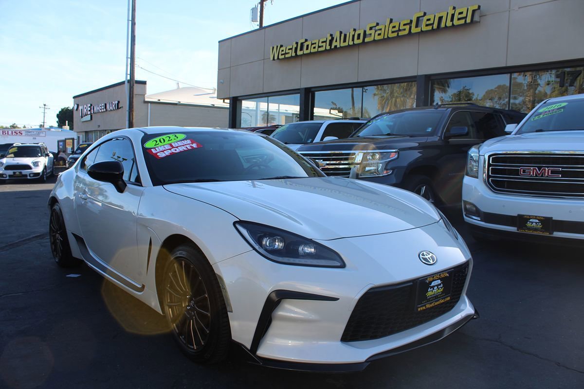 Used 2023 Toyota GR86 w/ ALL Weather Mat Package (TMS) RWD image 8