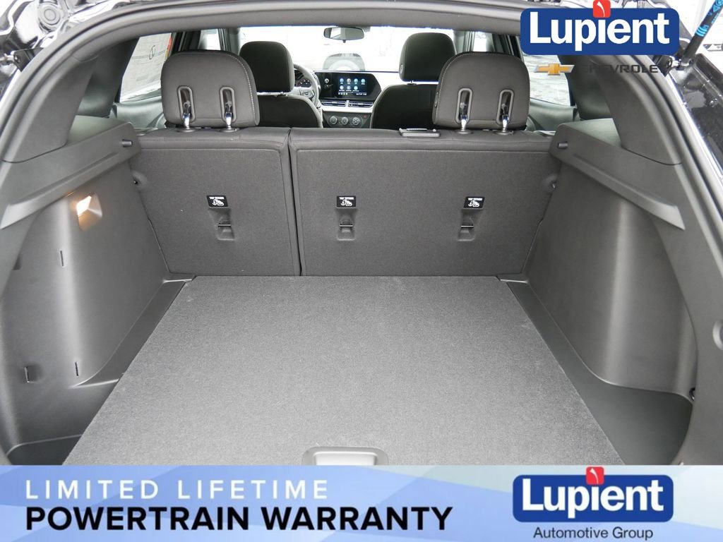 New 2026 Chevrolet Trax RS w/ Sunroof Package image 8