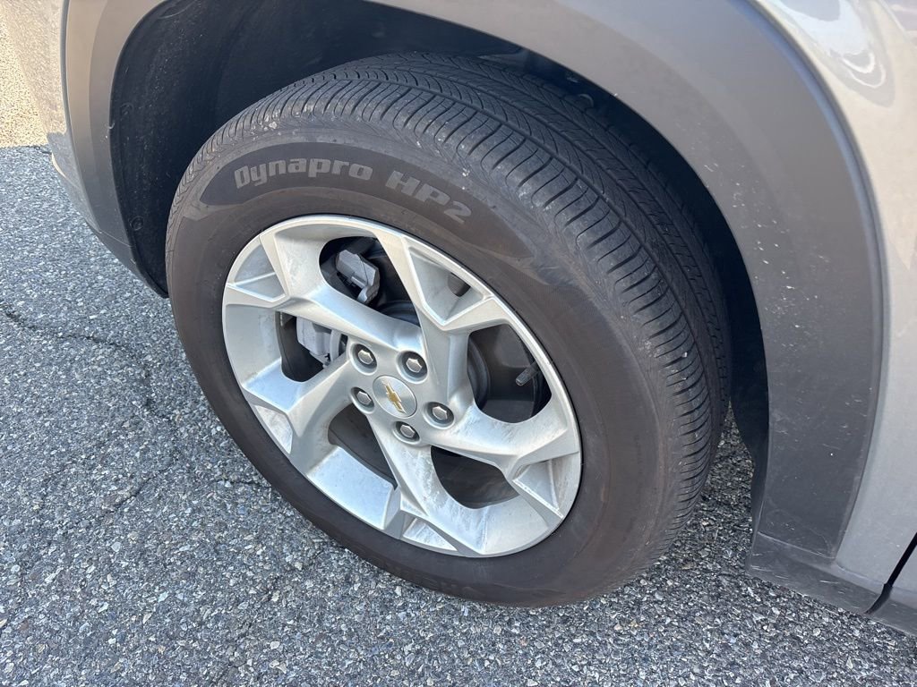 Used 2025 Chevrolet Trax LS w/ LS Convenience Package FWD image 8