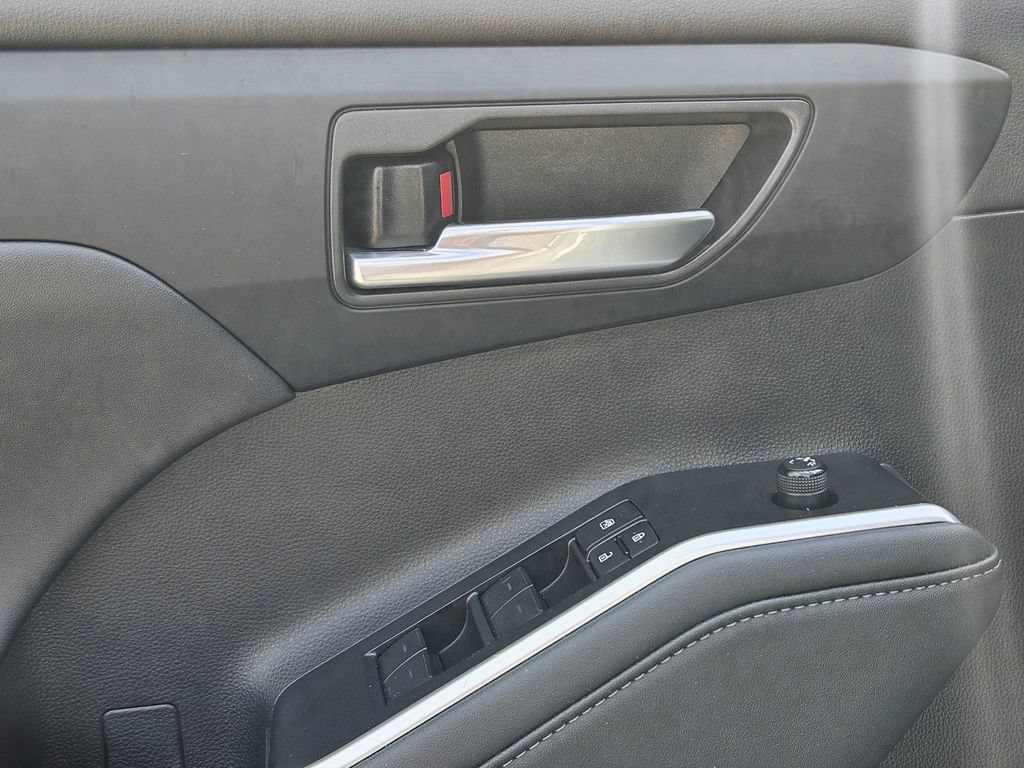 Used 2023 Toyota Highlander XLE FWD image 19