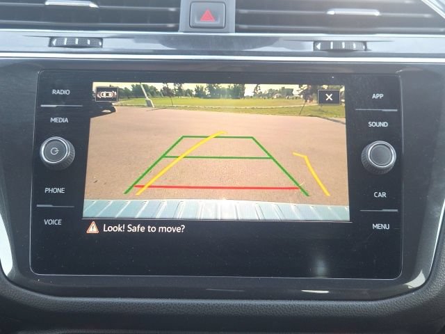 Used 2022 Volkswagen Tiguan SE AWD/4WD image 32