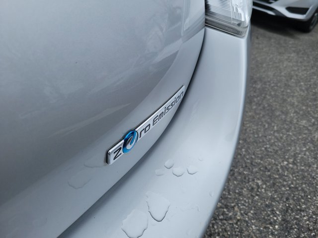 Used 2015 Nissan Leaf SL w/ Premium Package image 7