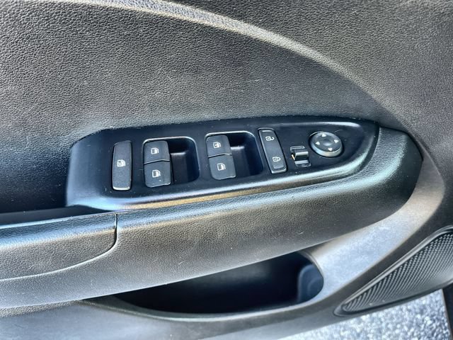 Used 2021 Hyundai Venue SE FWD image 17