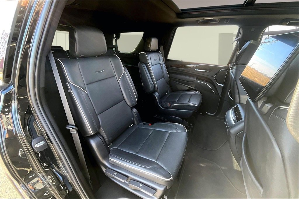 Used 2021 Cadillac Escalade Premium Luxury image 29