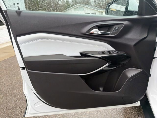 Certified 2025 Chevrolet Trax LT FWD image 17