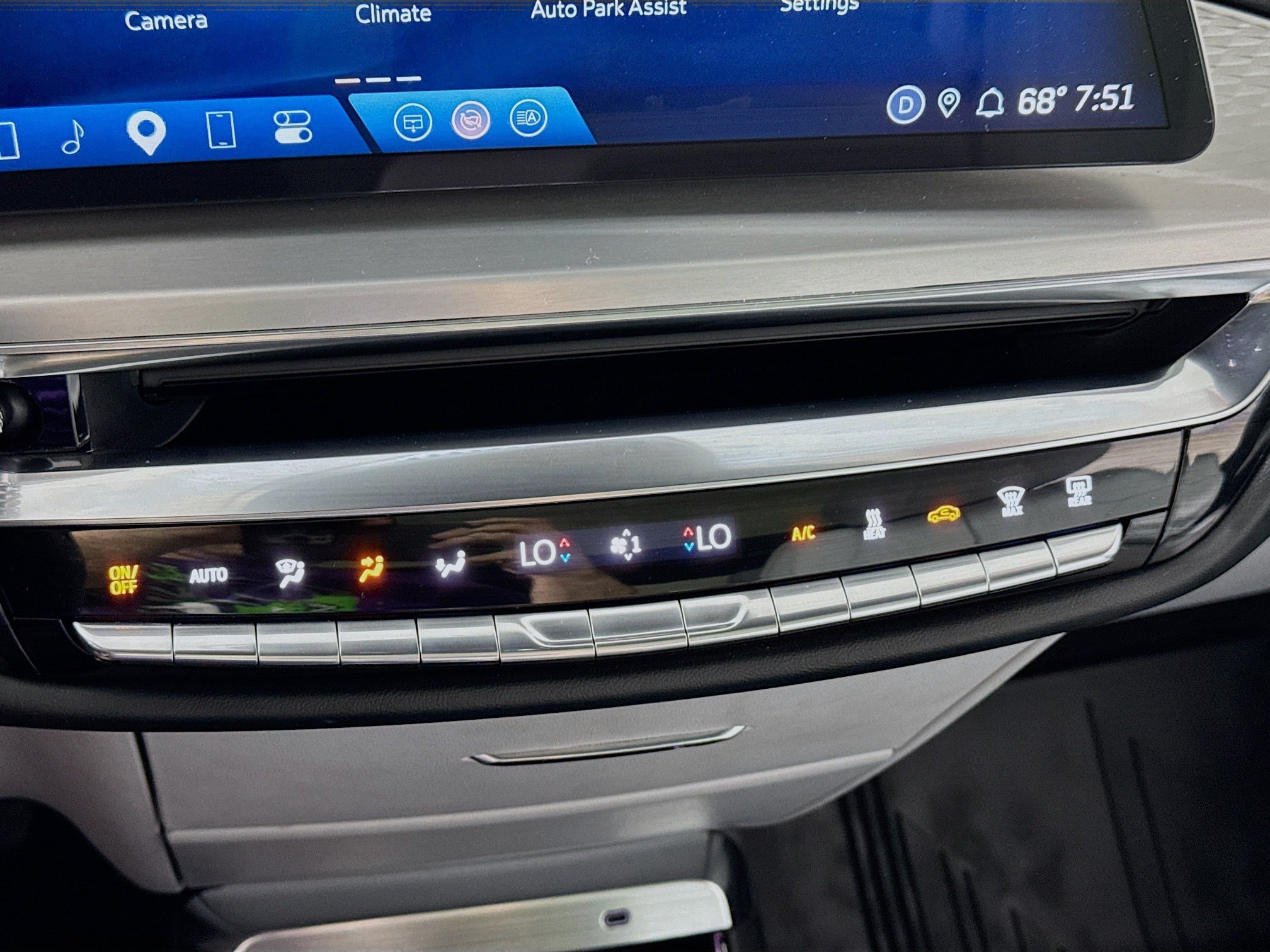 Used 2024 Cadillac Lyriq Luxury w/ LPO, Floor Liner Package AWD/4WD image 19