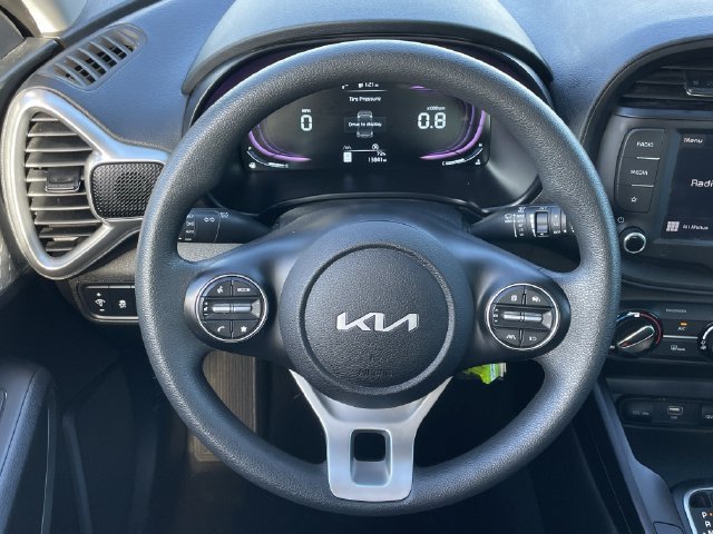 Used 2025 Kia Soul LX w/ LX Technology Package FWD image 11