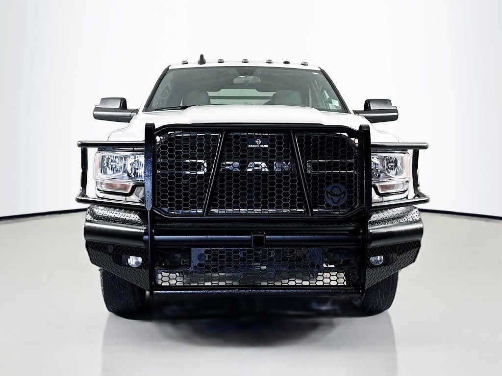 Used 2022 RAM 3500 Tradesman w/ Chrome Appearance Group AWD/4WD image 3
