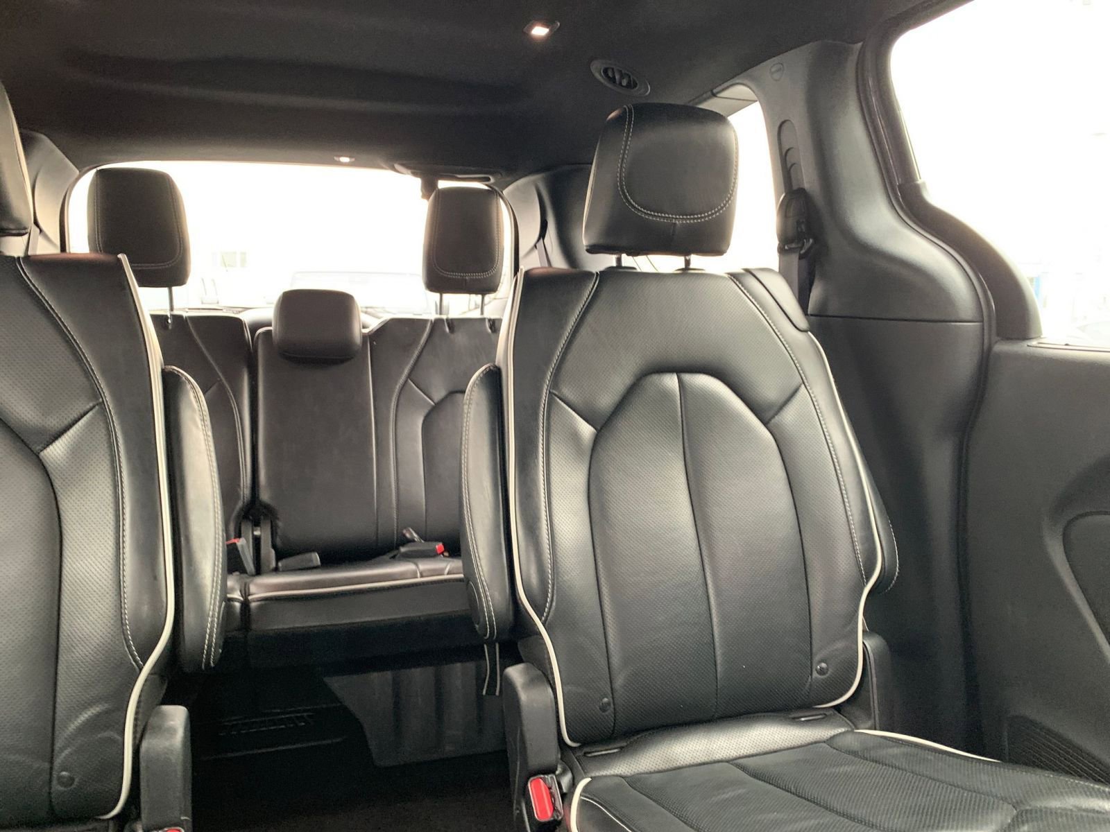 Used 2025 Chrysler Pacifica Limited image 41