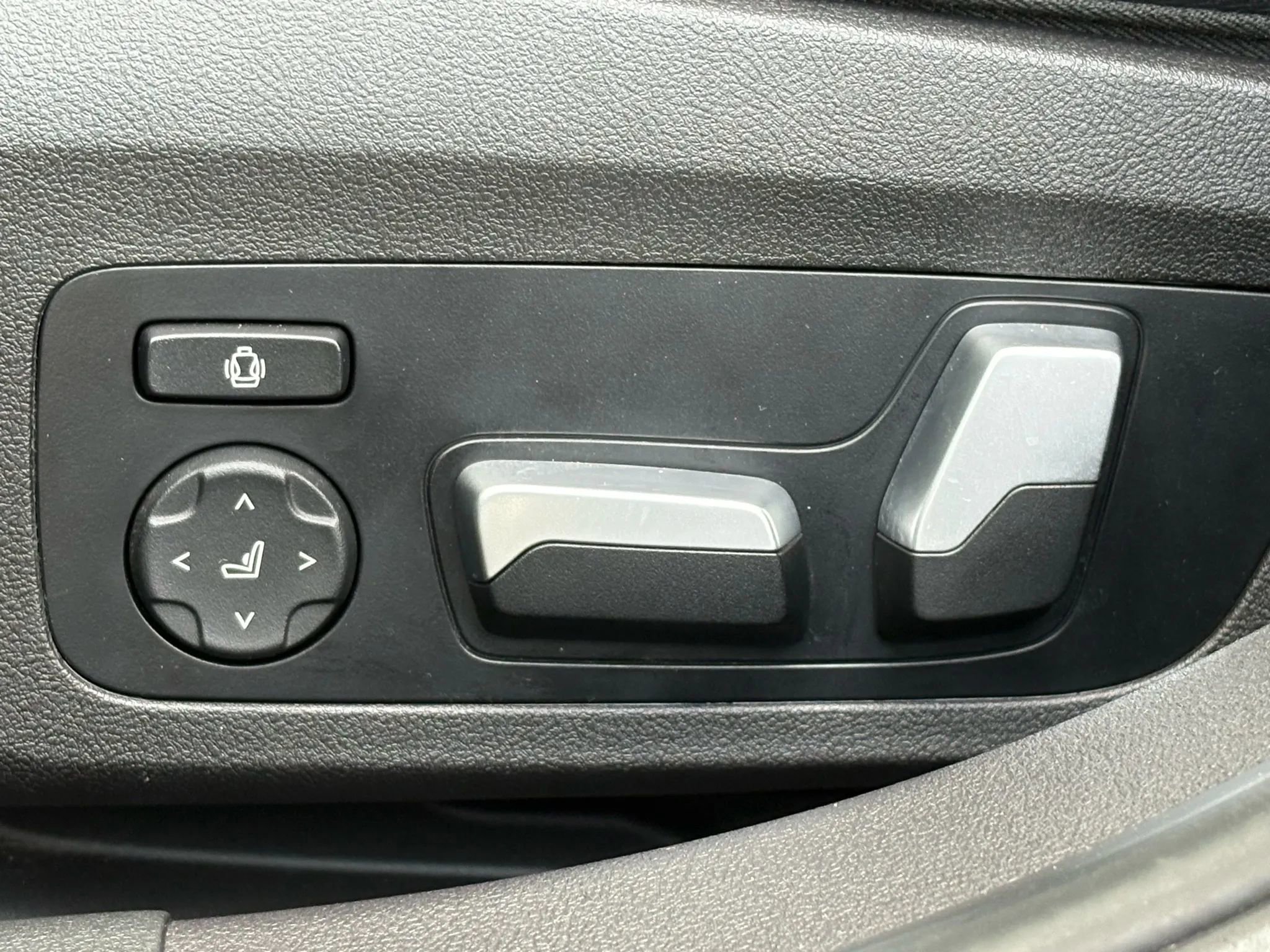 Used 2021 BMW 330e w/ Convenience Package image 23