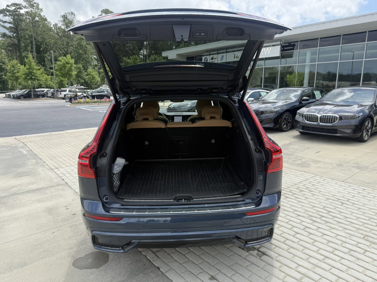 Used 2025 Volvo XC60 B5 Ultra w/ Protection Package Premier AWD/4WD image 18