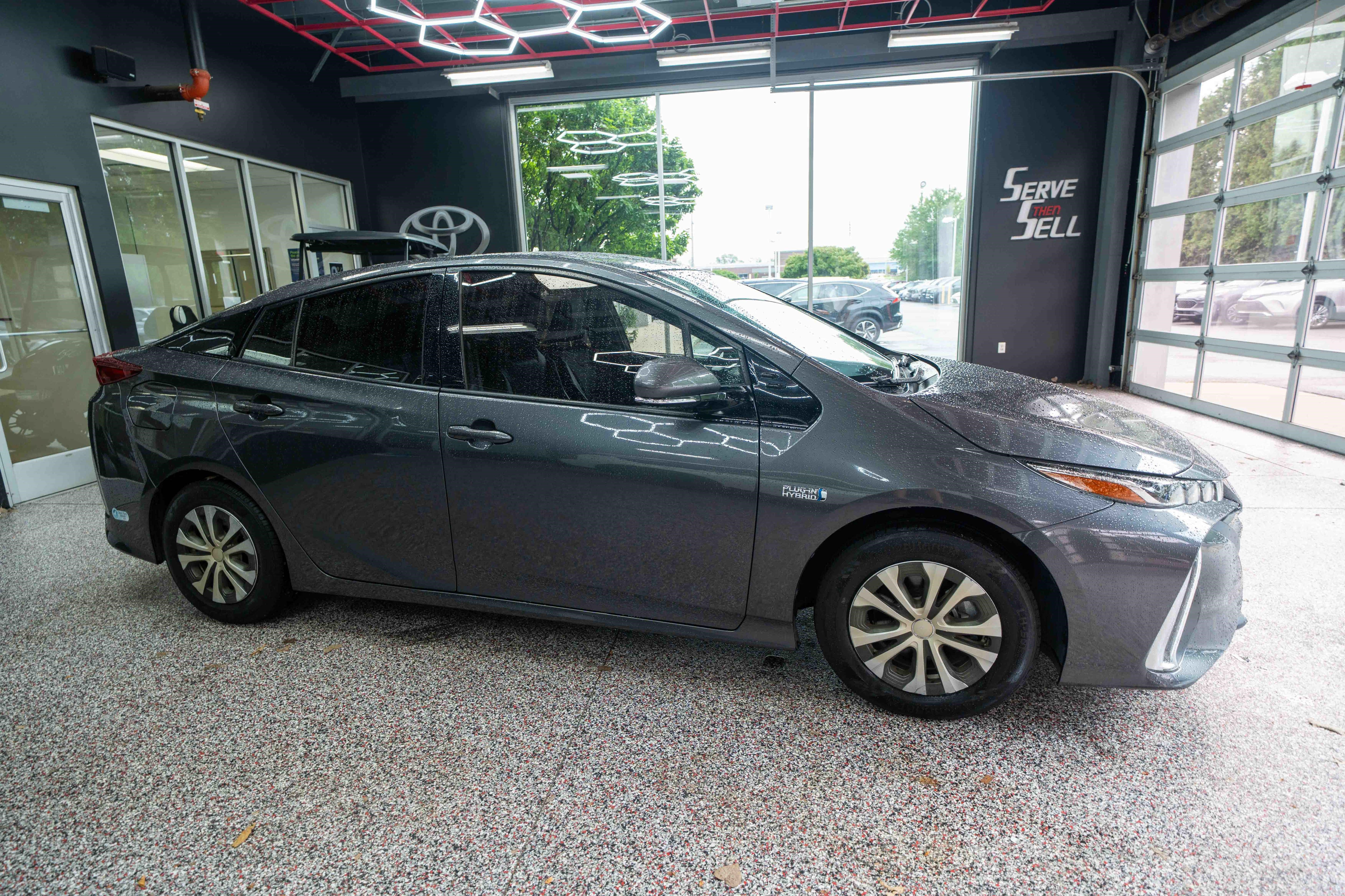 Used 2020 Toyota Prius Prime XLE FWD image 5
