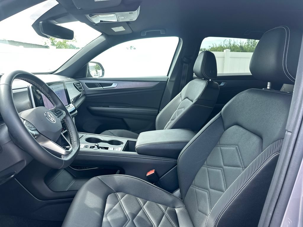 Used 2025 Volkswagen Atlas Cross Sport SE AWD/4WD image 11