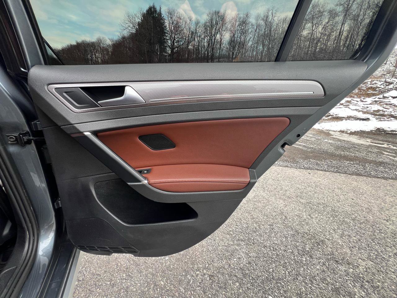 Used 2017 Volkswagen Golf Alltrack S image 22