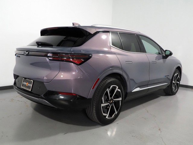 Used 2024 Chevrolet Equinox EV LT w/ LPO, Blackout Package image 5