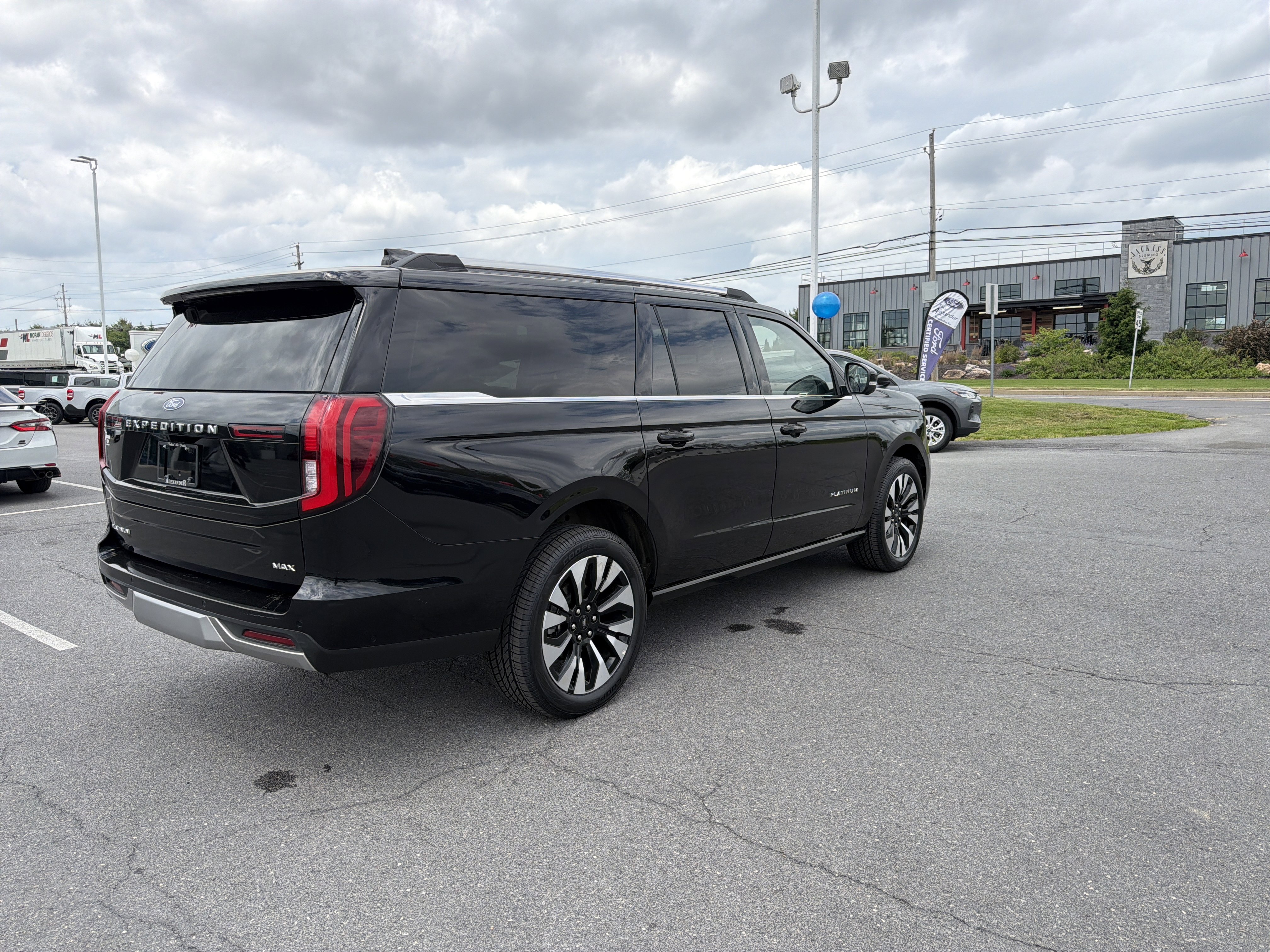 Used 2025 Ford Expedition Max Platinum w/ Driver's Package AWD/4WD image 3