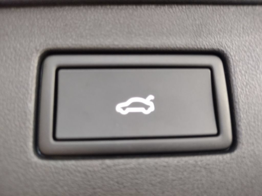 New 2026 Volkswagen Tiguan SE R-Line AWD/4WD image 22