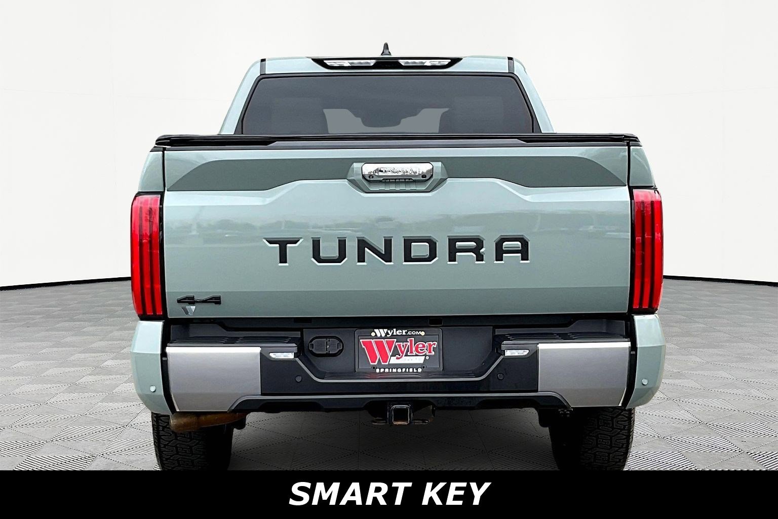Used 2025 Toyota Tundra Limited AWD/4WD image 5