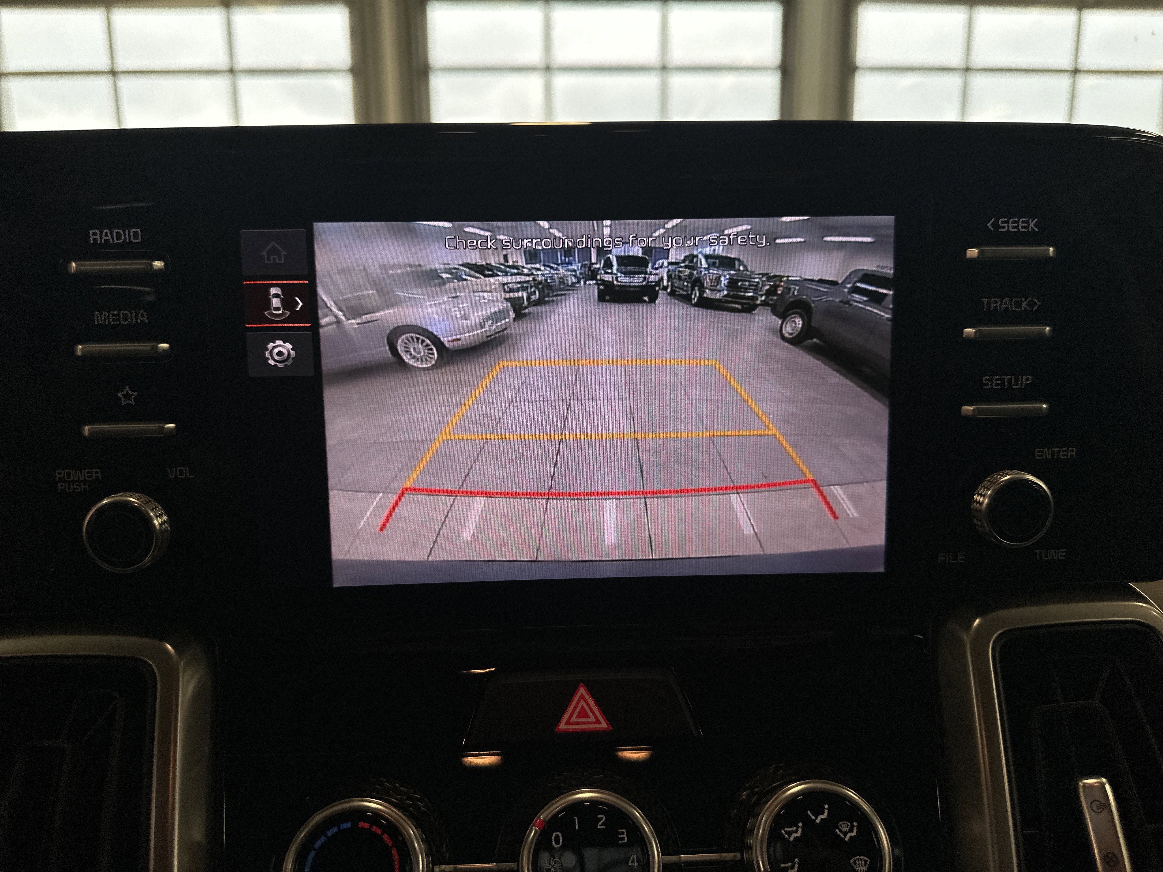 Used 2023 Kia Sorento LX image 30