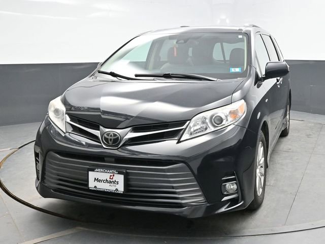 Used 2018 Toyota Sienna XLE AWD/4WD image 2