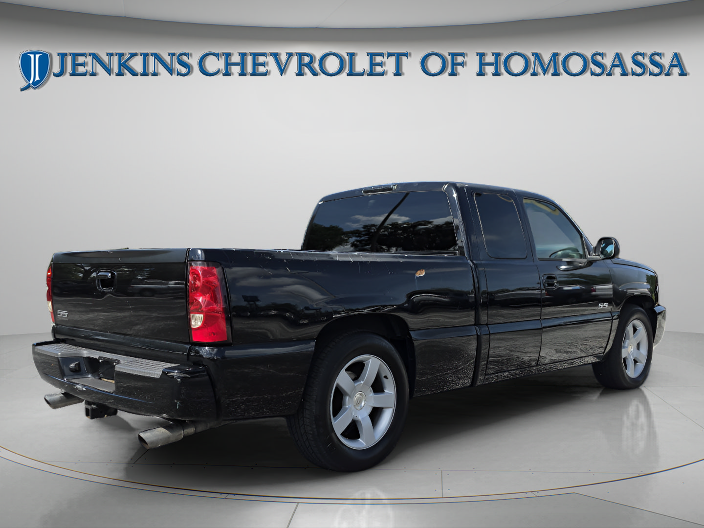 Used 2004 Chevrolet Silverado 1500 SS AWD/4WD image 3