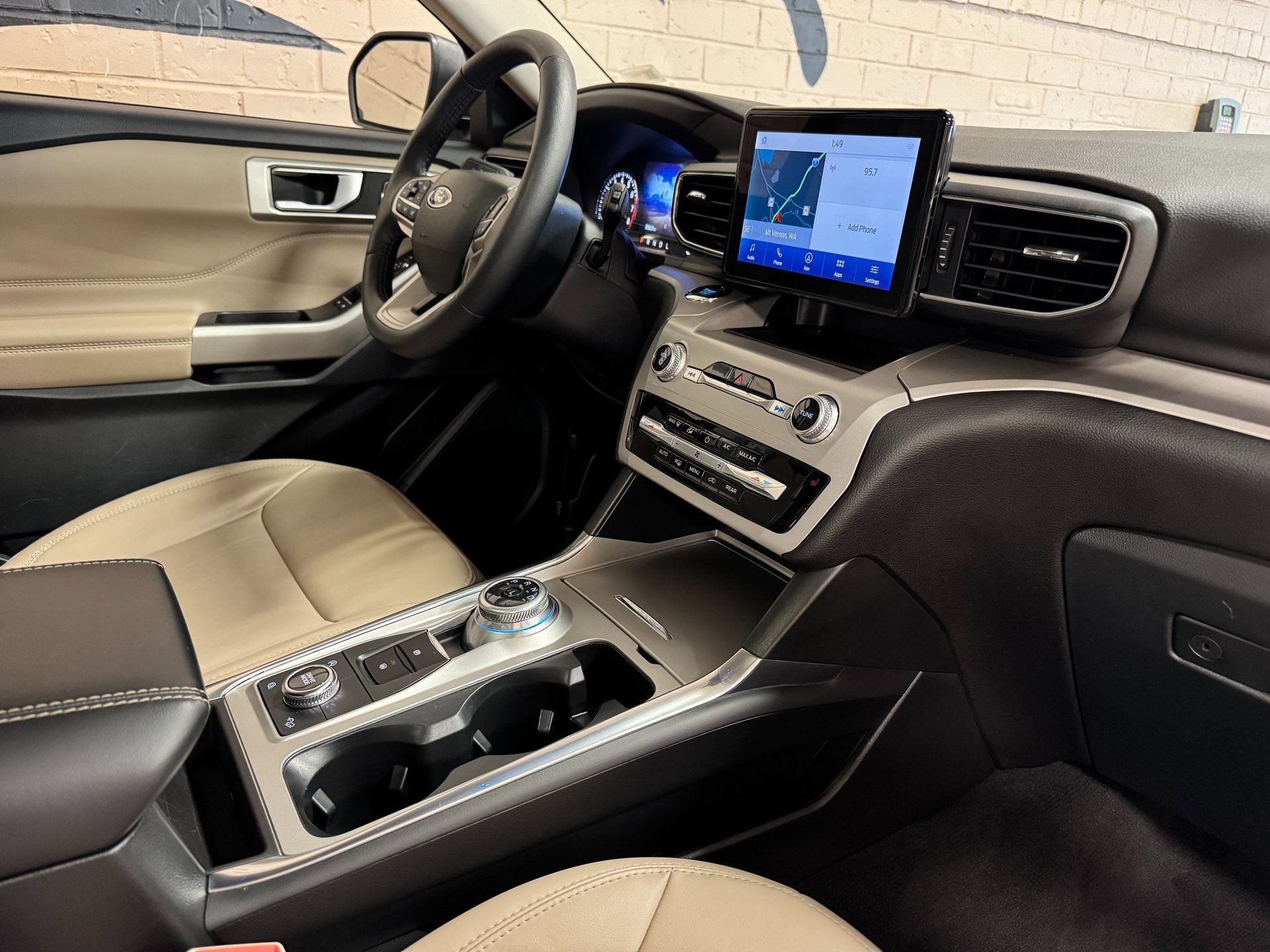 Used 2023 Ford Explorer XLT w/ Equipment Group 202A image 29