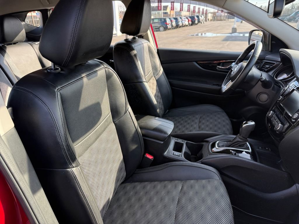 Used 2022 Nissan Rogue Sport SV w/ Technology Package image 18