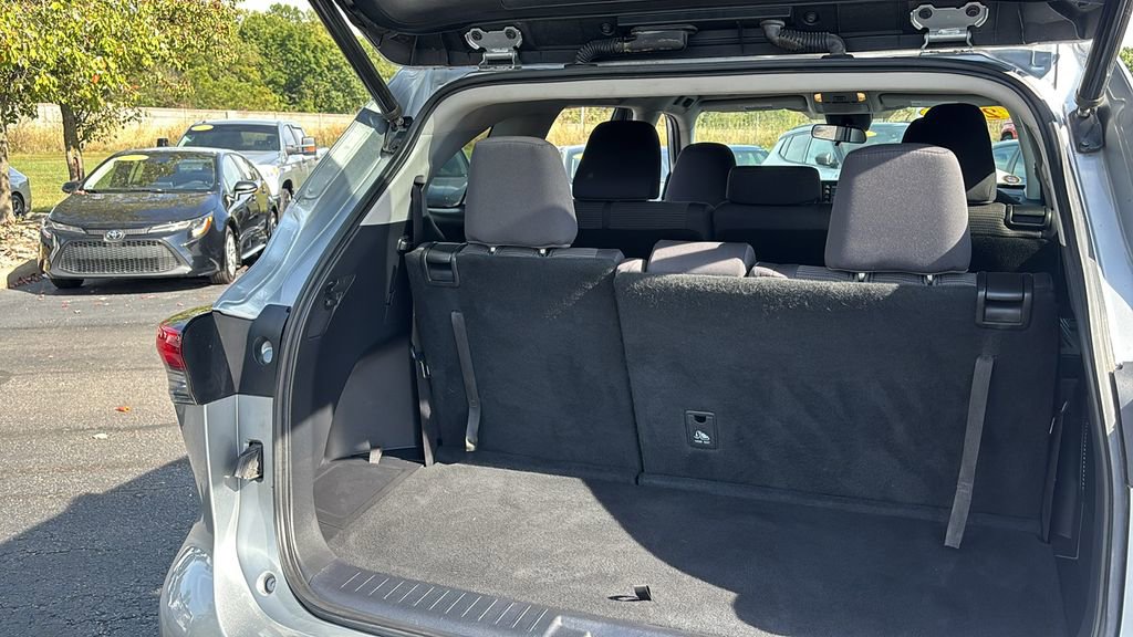 Used 2020 Toyota Highlander LE image 34