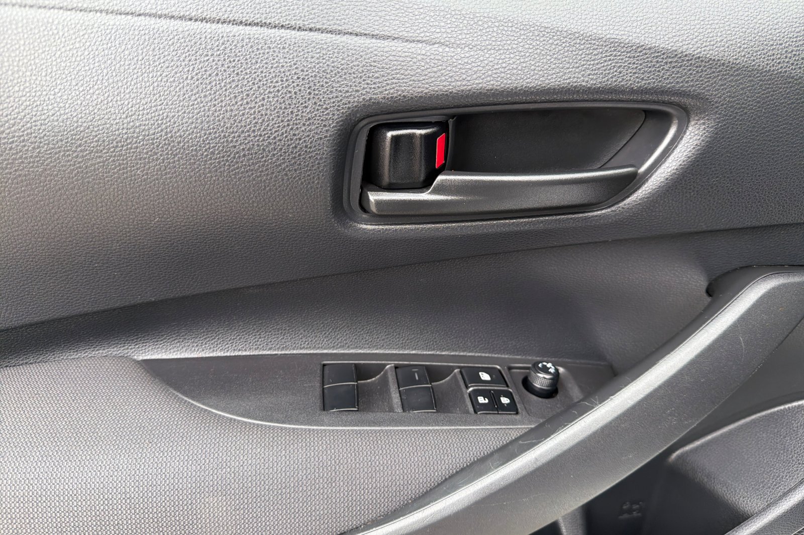 Used 2024 Toyota Corolla LE FWD image 11