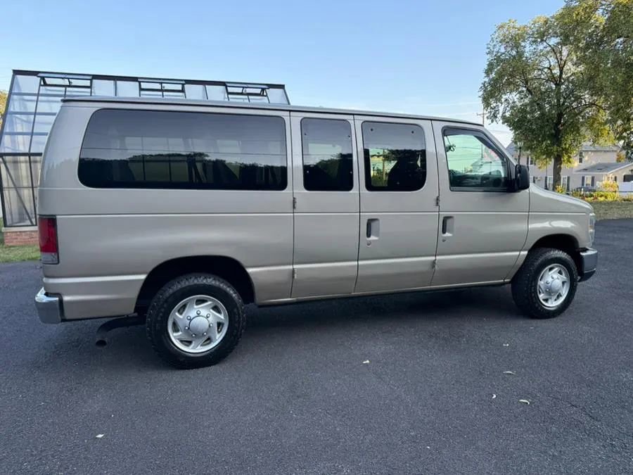 Used 2013 Ford E-350 and Econoline 350 XLT image 9