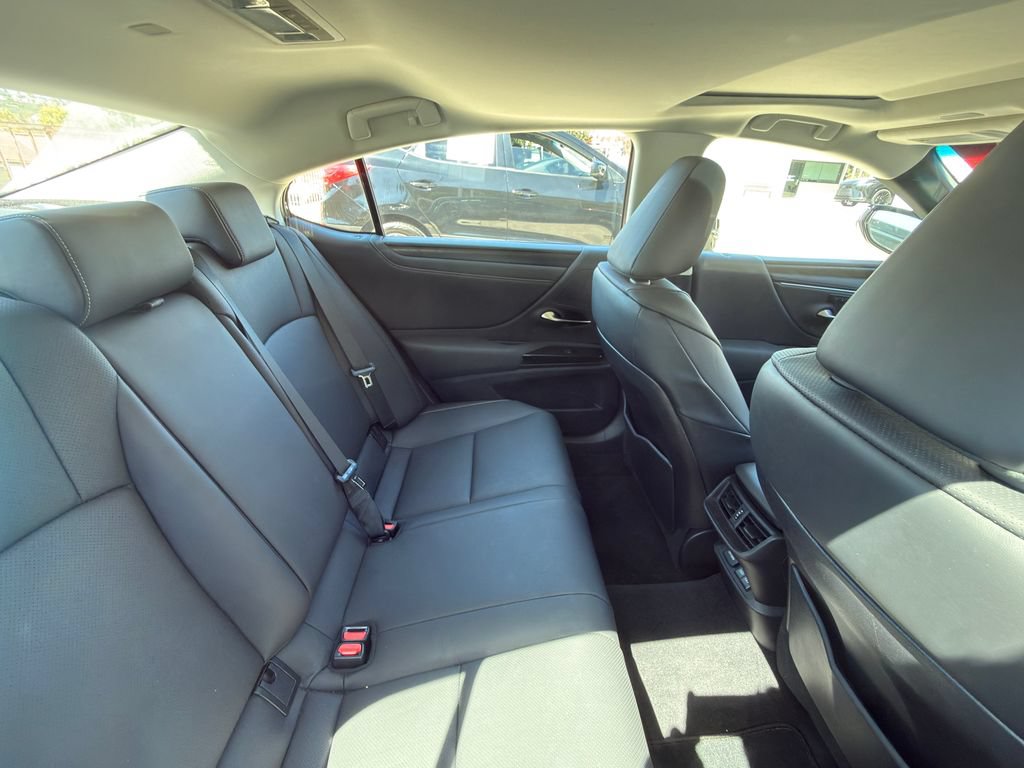 Certified 2024 Lexus ES 300h w/ Premium Package FWD image 10
