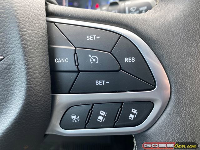 Used 2025 Chrysler Pacifica Select FWD image 19