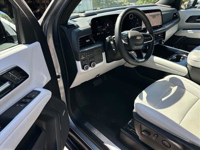 Used 2025 Chevrolet Tahoe Premier AWD/4WD image 13