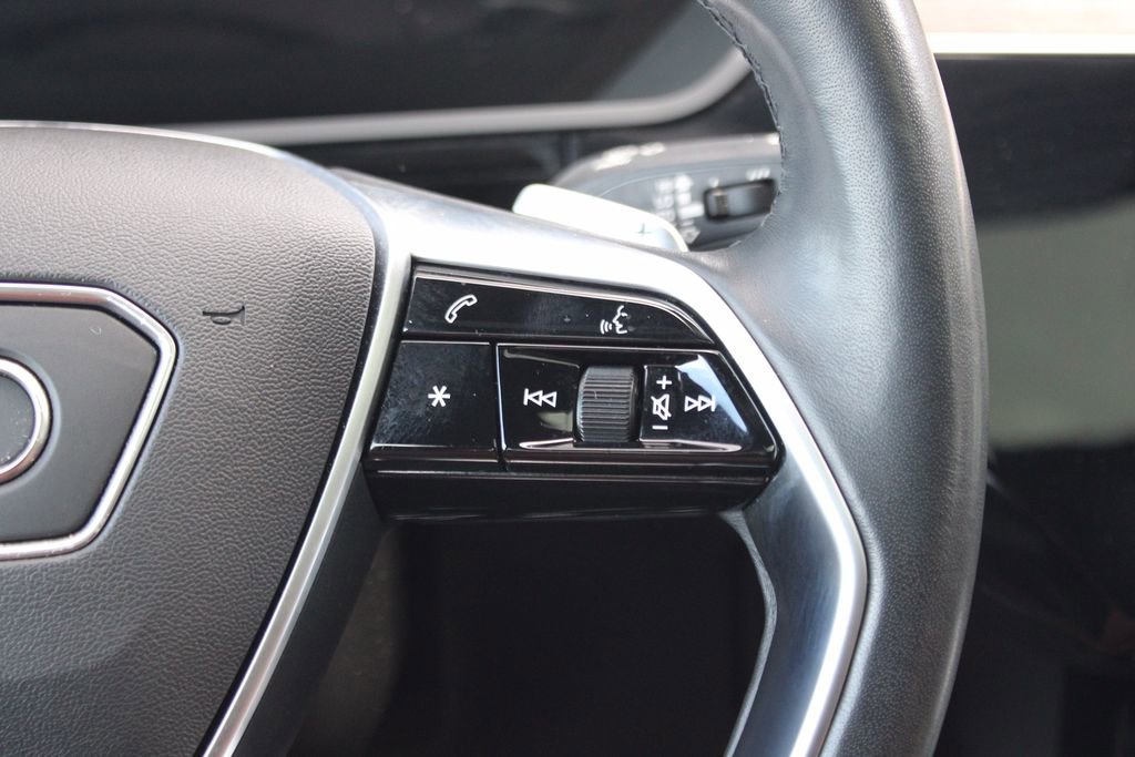 Used 2022 Audi e-tron Premium w/ Towing Package image 20