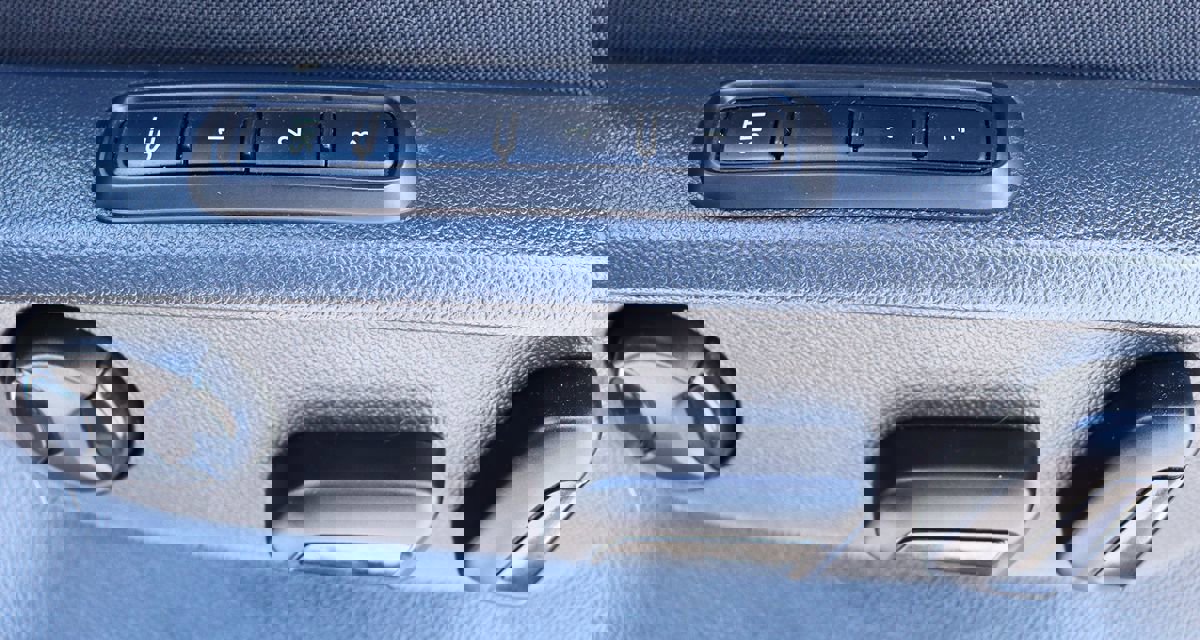 Used 2021 Volkswagen Tiguan SEL Premium R-Line image 40