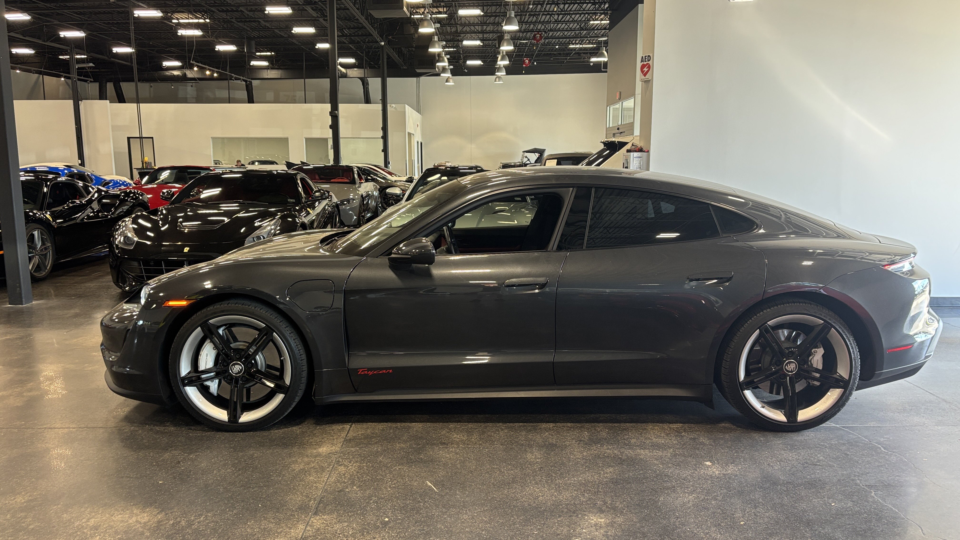 Used 2022 Porsche Taycan RWD image 2