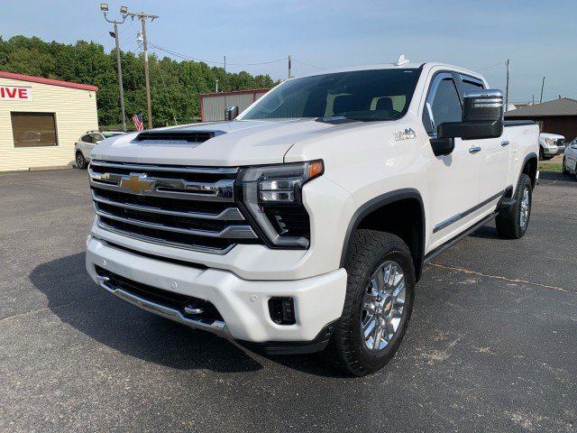 Used 2024 Chevrolet Silverado 2500 High Country w/ Technology Package AWD/4WD image 8