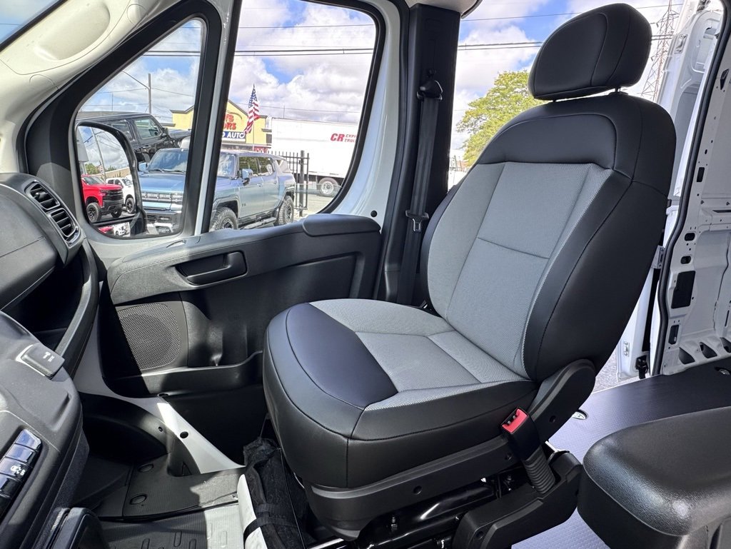 New 2024 RAM ProMaster 2500 w/ Convenience Group image 18