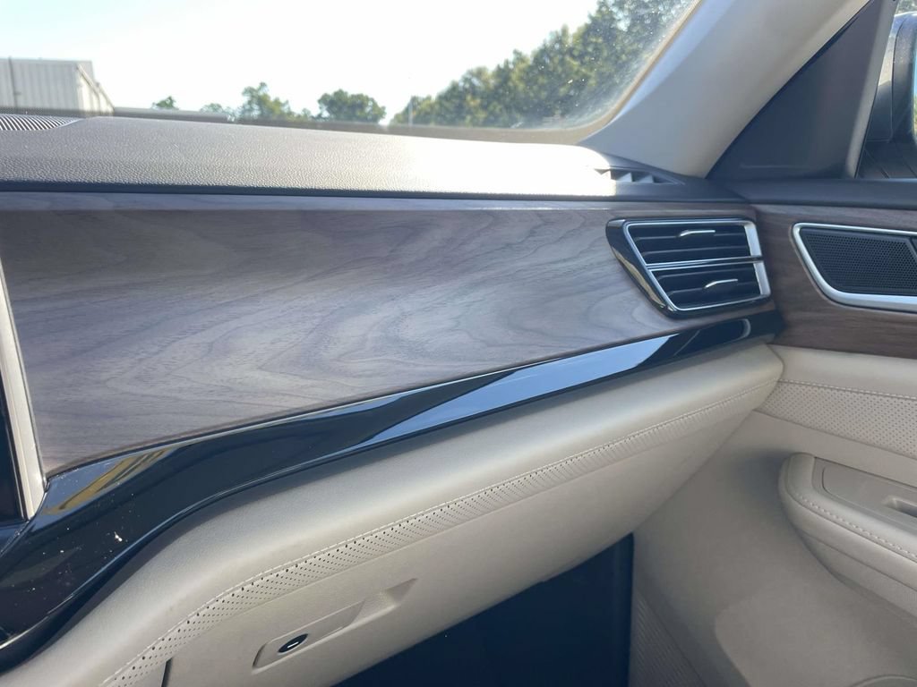 Certified 2024 Volkswagen Atlas SE FWD image 31